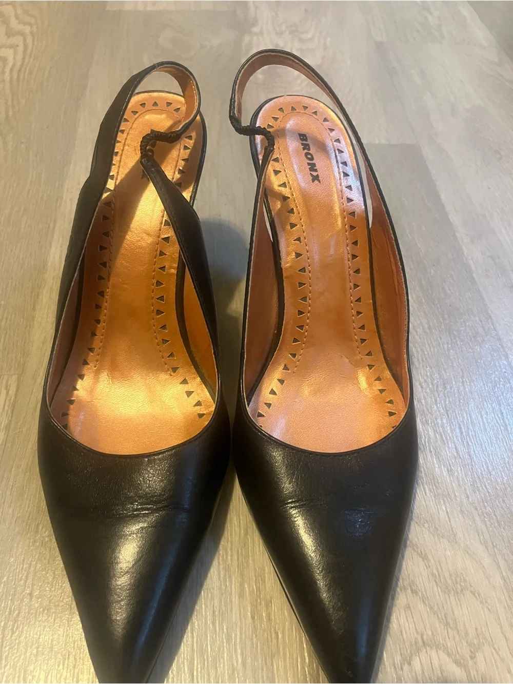 Bronx elegant black